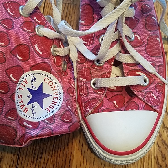 Converse Shoes - EUC Converse Chuck Taylor All Stars hearts pattern